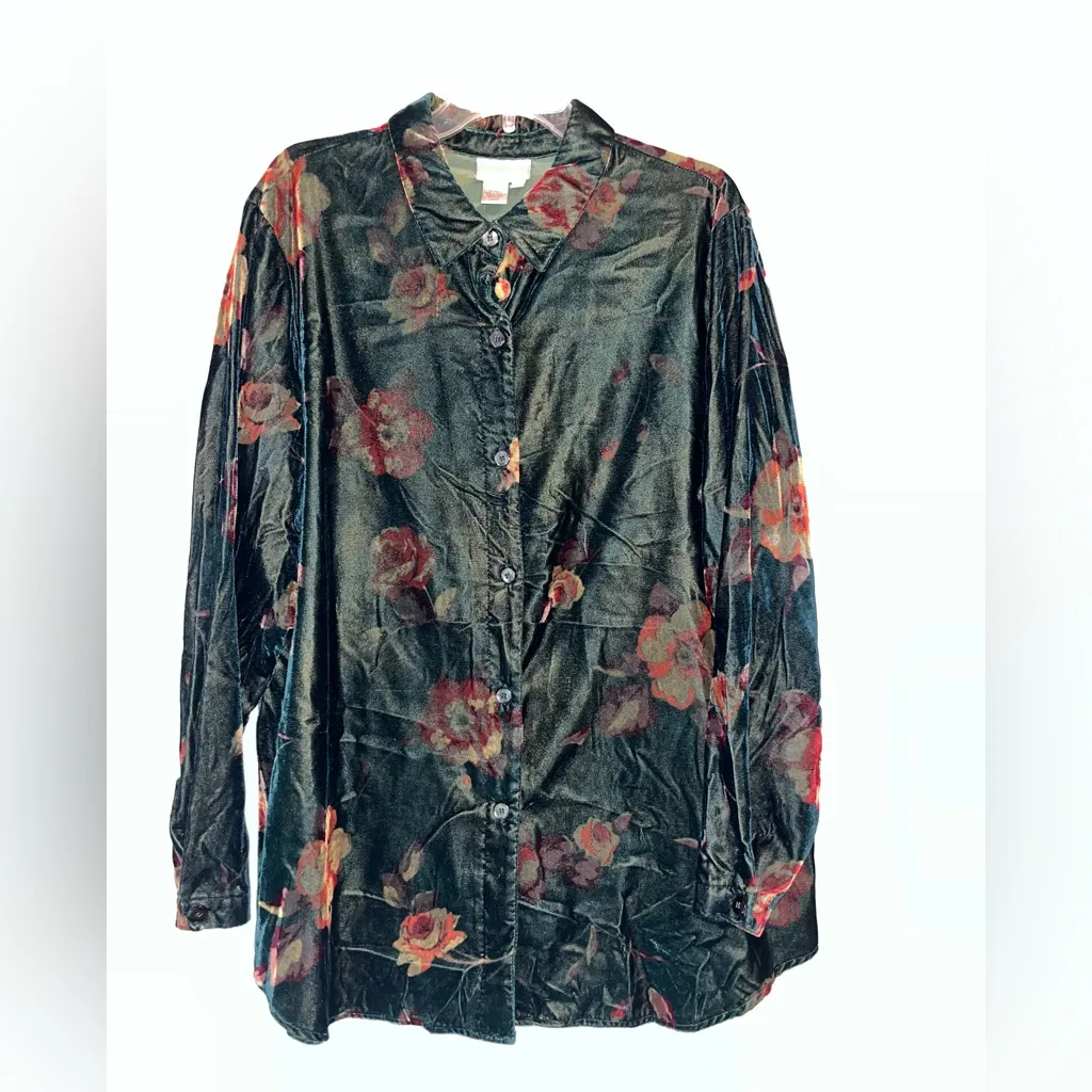 Vintage floral velvet shacket in dark emerald green with vibrant roses Size XL - Image 4