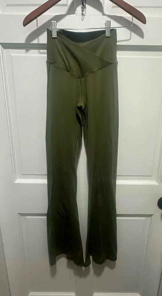 Aerie Real Me High Rise Crossover Flare Leggings Size Medium EUC - Image 4