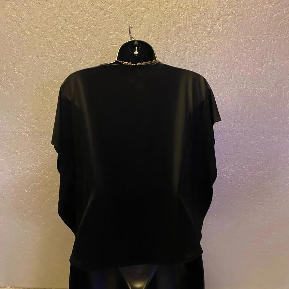 🆕 Julie’s Closet Black Blouse with Accent Necklace - Image 7