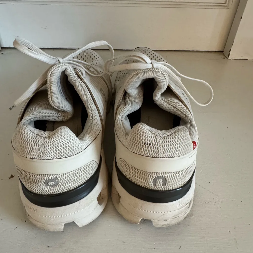 On women’s white CloudSwift running shoes size 10 - Image 8