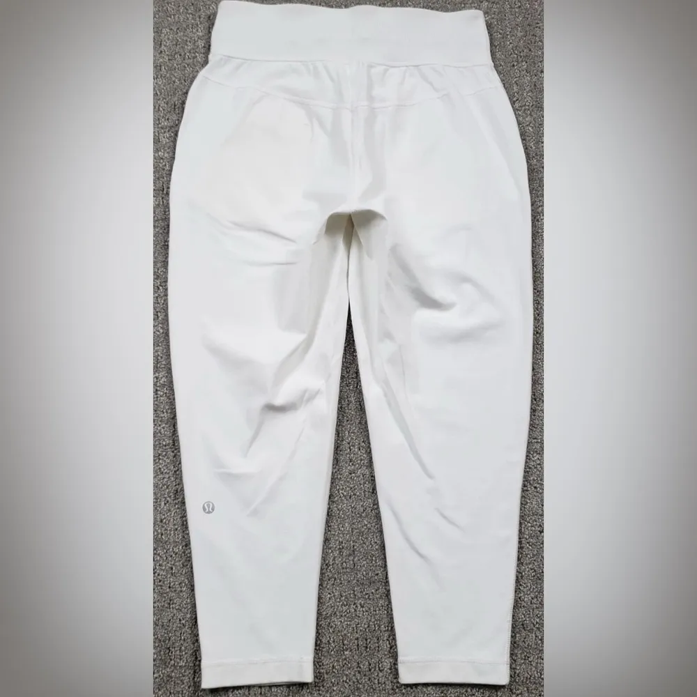 Lululemon  Athletica White Jogger Crop Size 8 for Effortless Comfort - Image 2