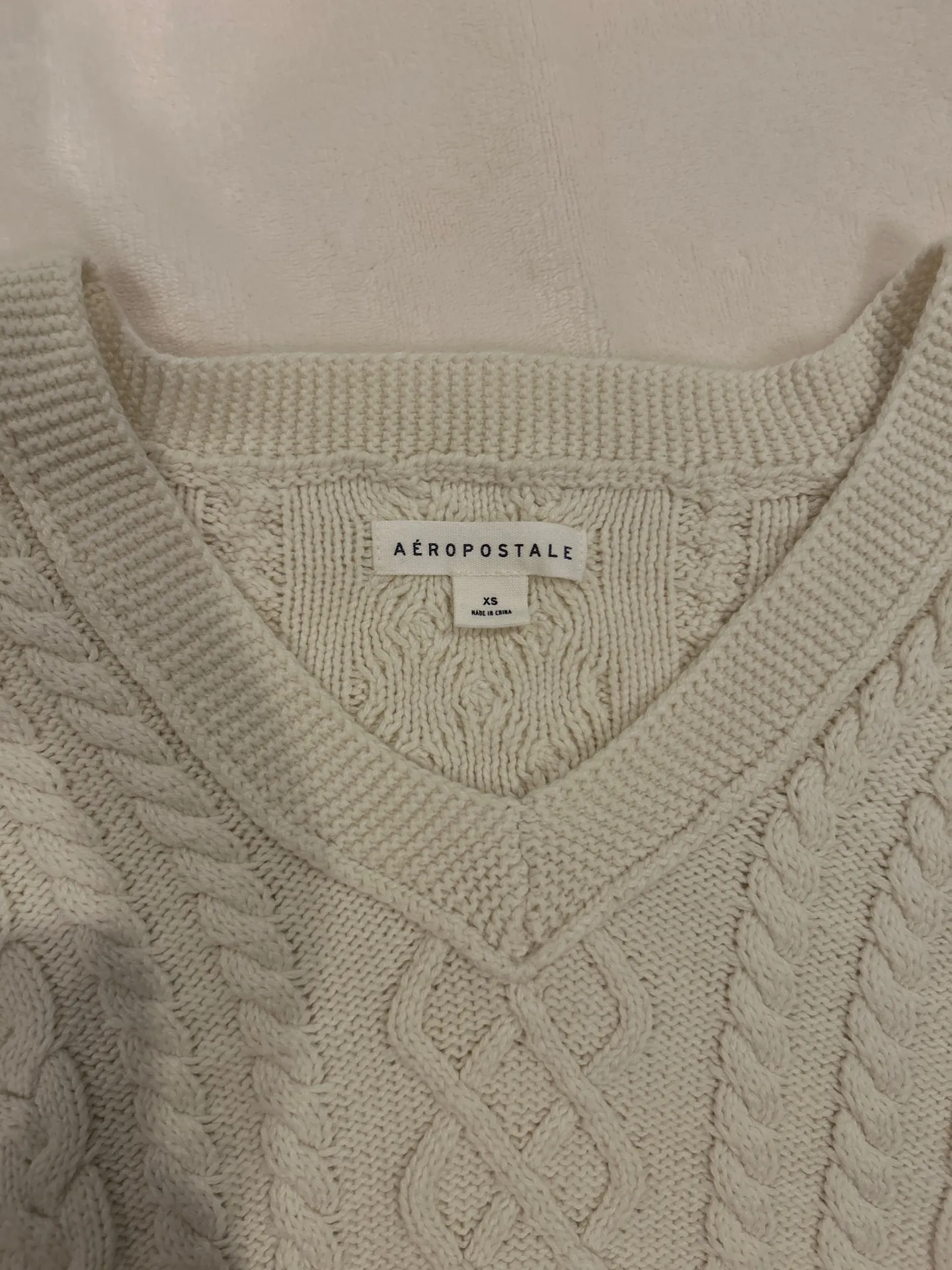 White Aeropostale cotton cable knit cropped sweater soft extra small stretchy Size XS - Image 2