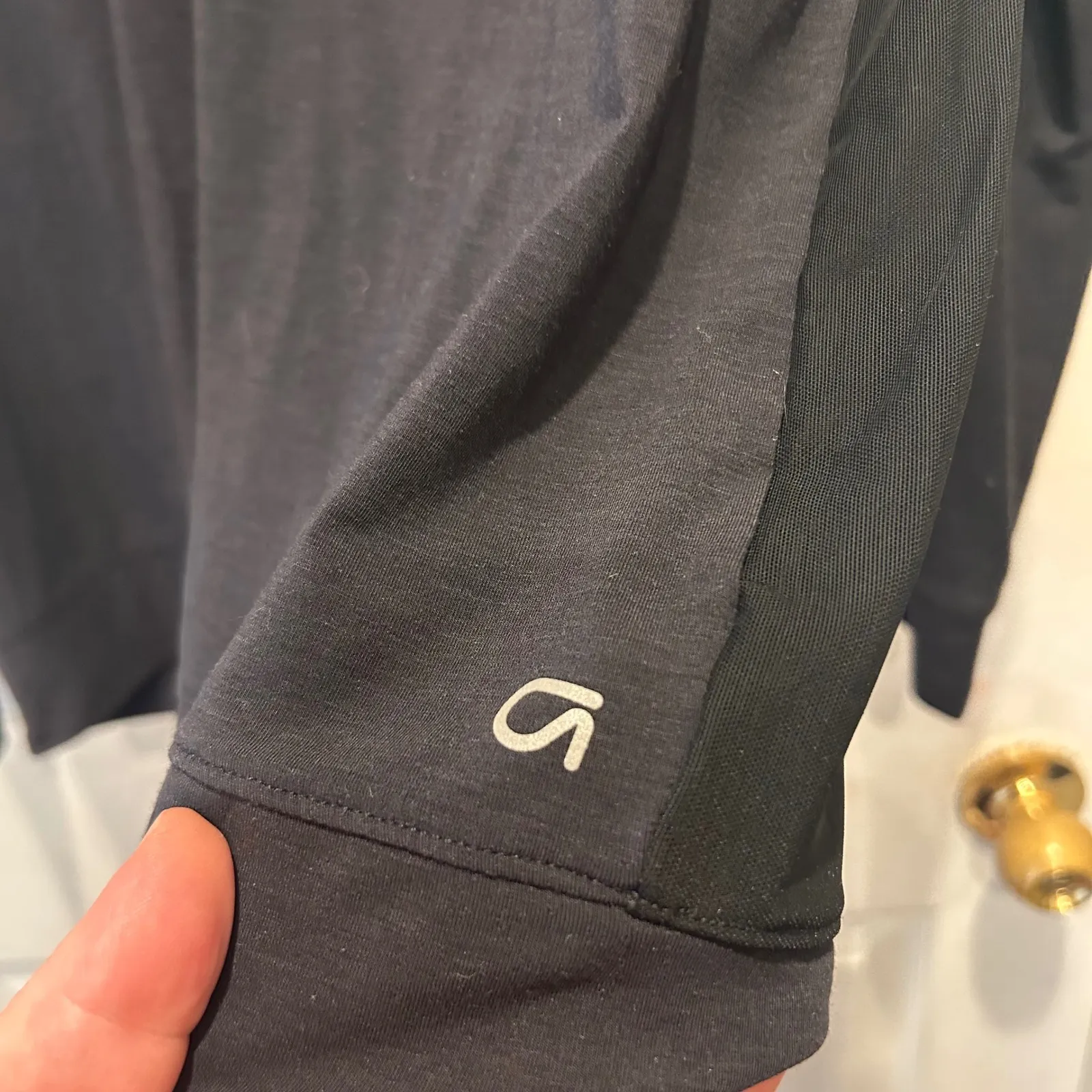 GAPFit‎ Women's Black Breathe V - Image 2