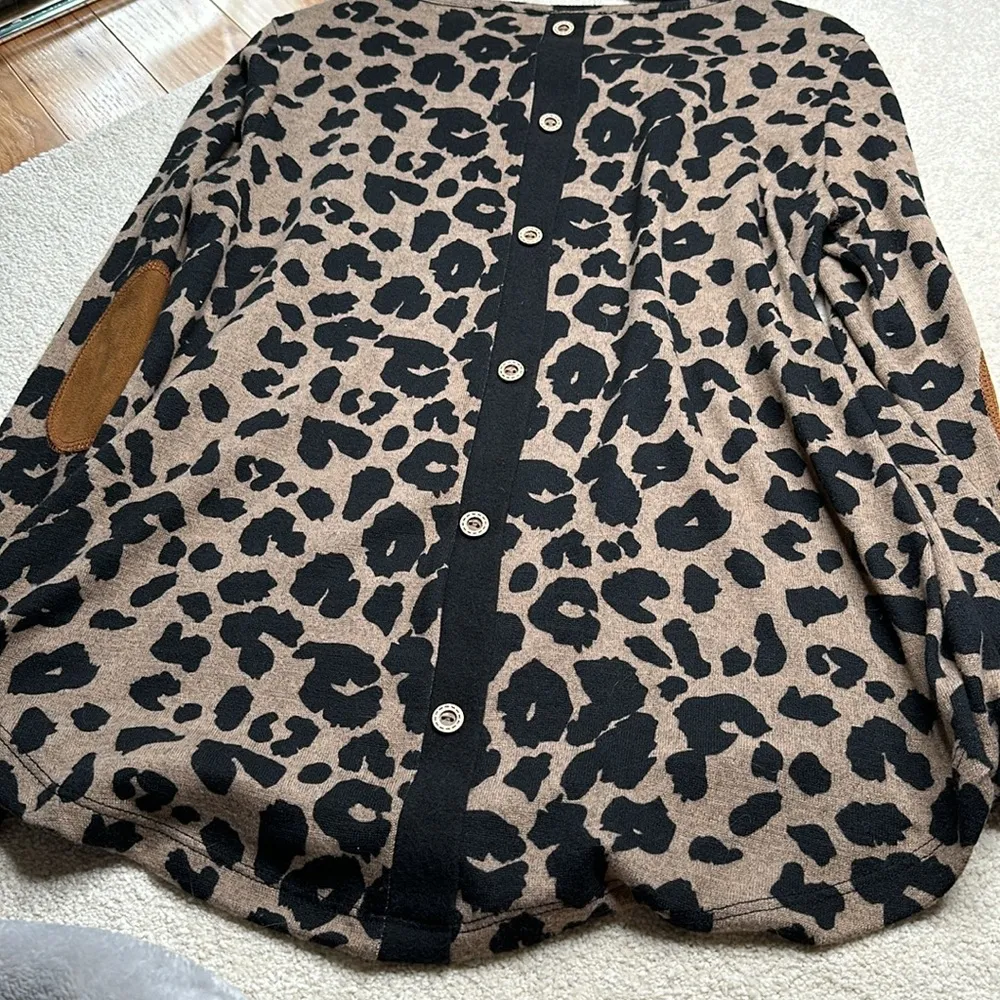 Pink Clover: Cheetah Print Long Sleeve Top - Image 5