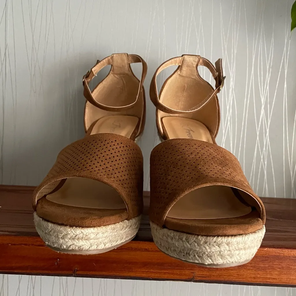 Women’s Faux Suede Tan High Wedge Ankle Strap Buckle Espadrille Platform Sandals Brown Size 9 - Image 2