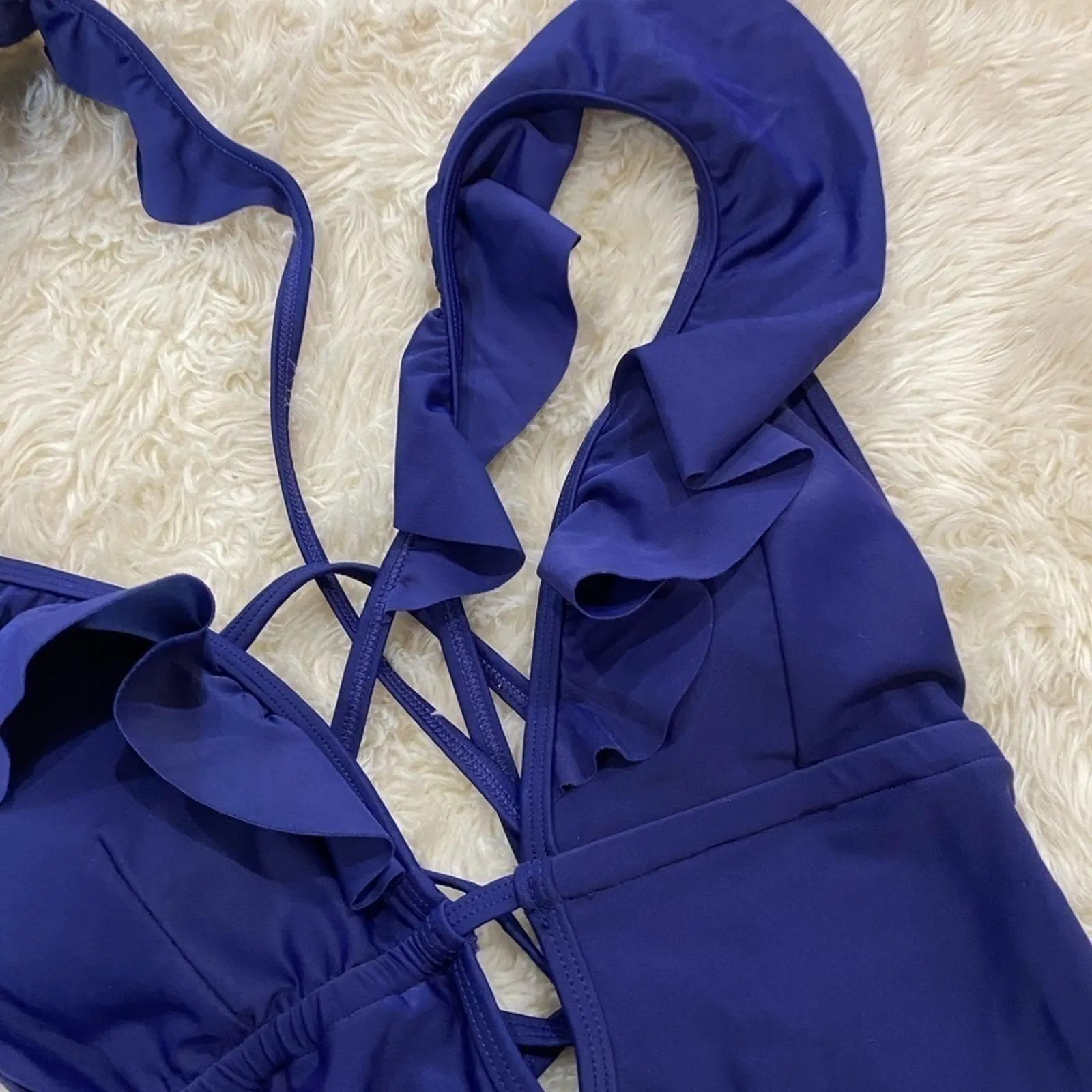 Cupshe Blue Ruffle Plunge One Piece Swimsuit Size M NWT Beach Swimwear - Image 3