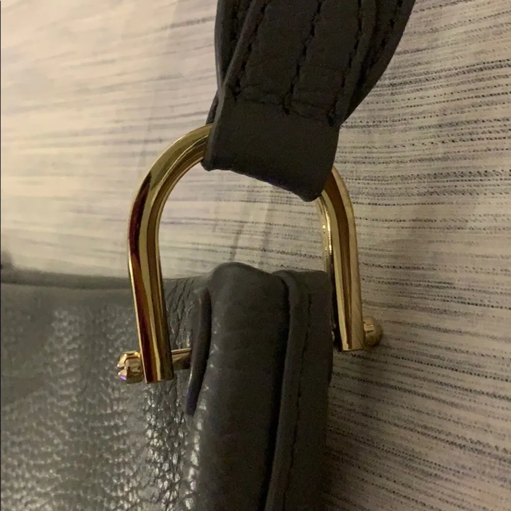 NWOT Neely & Chloe Gray Pebbled Leather Hobo - Image 6