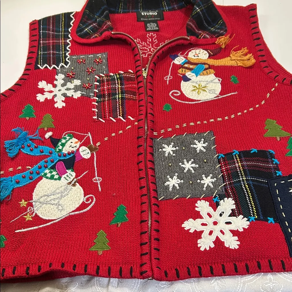Studio women Red Snowman Vest Size XL - Image 16