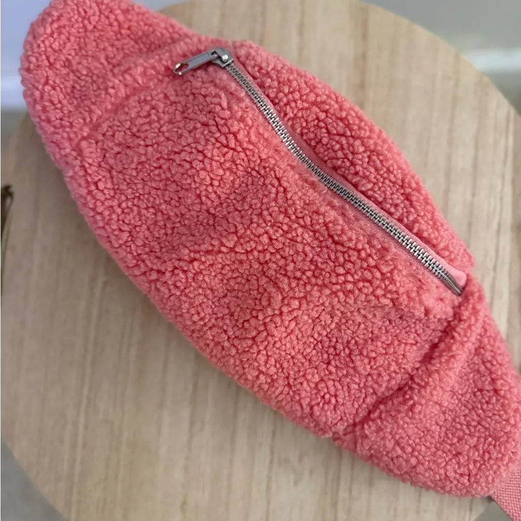 GAP Sherpa Fanny Pack - Image 2