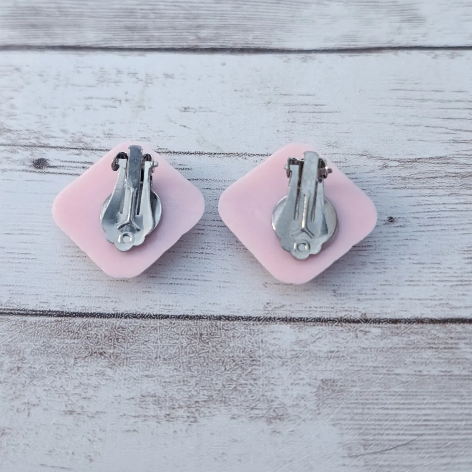 Vintage Clip On Earrings Pink with Ridged Lines - Image 4