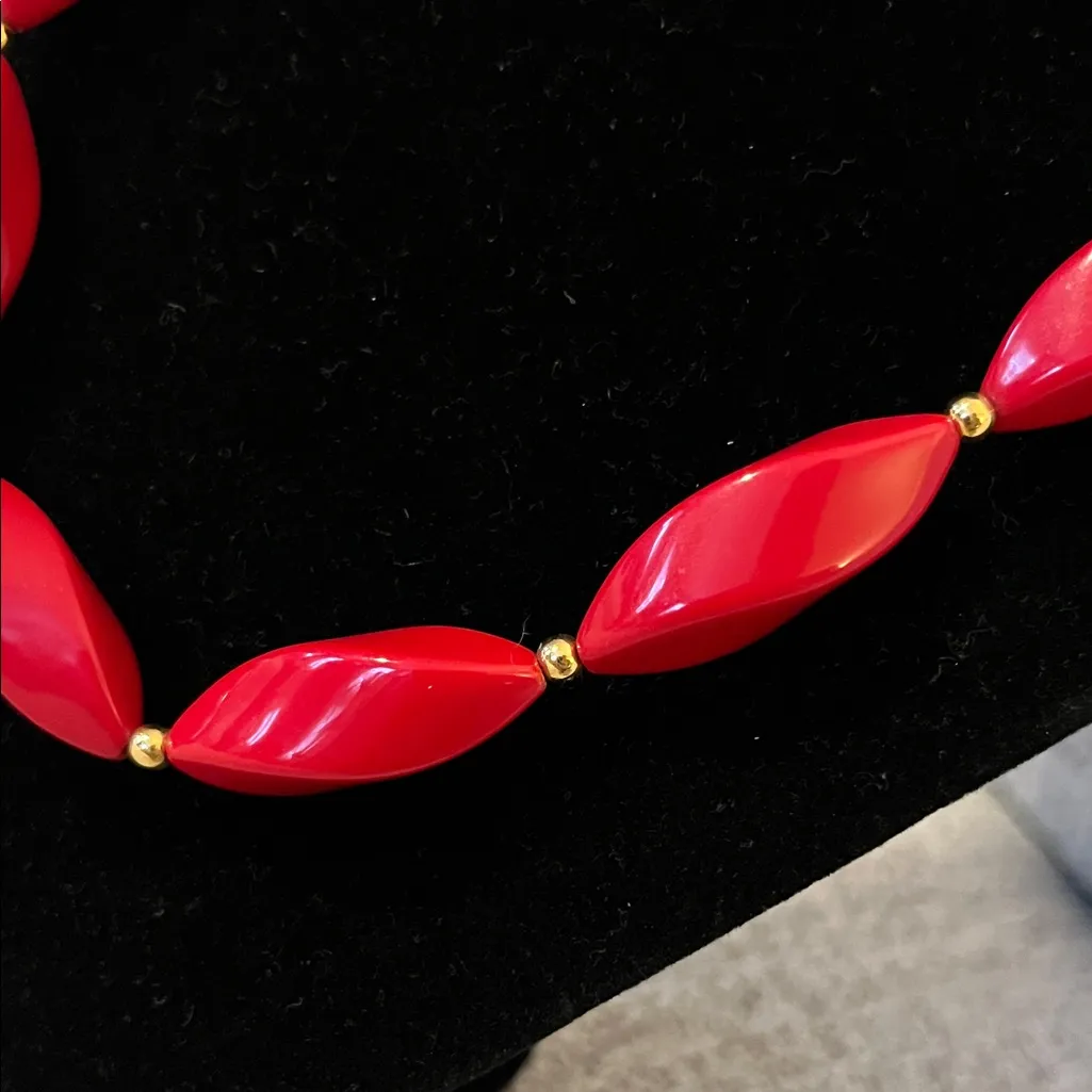 Vintage Trifari Red and Gold Tone Sculpted Lucite Plastic Necklace - Image 2