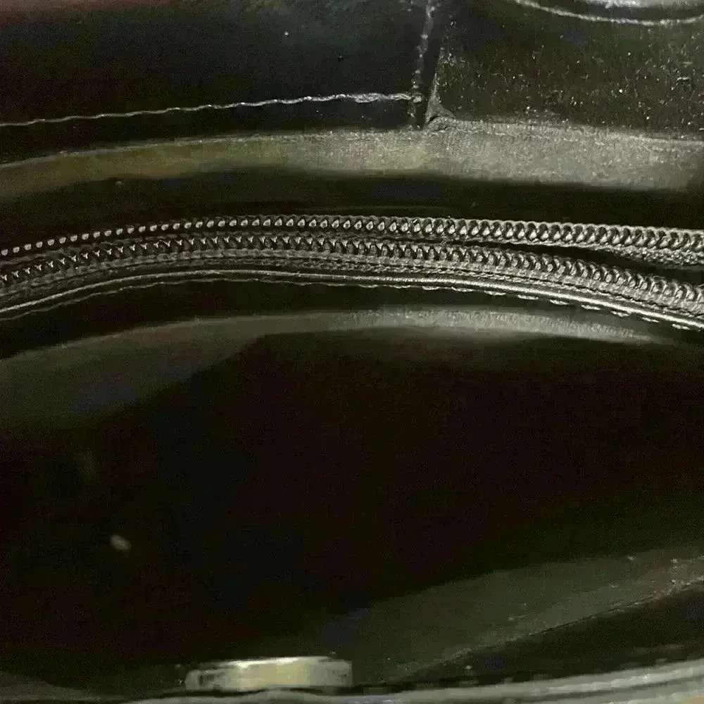 Guess YKK black pleather shoulder bag - Image 7