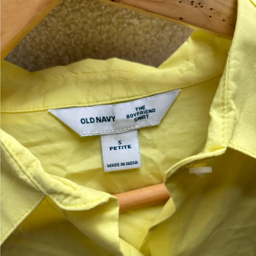 Old Navy Light Yellow Men's Casual Button Down Shirt - Image 3