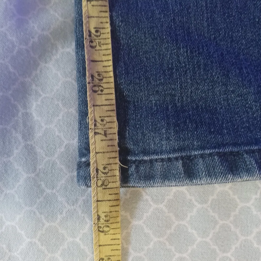 Gloria Vanderbilt Amanda Jeans Women's Size 10 Blue Short Straight Stretch Denim - Image 4