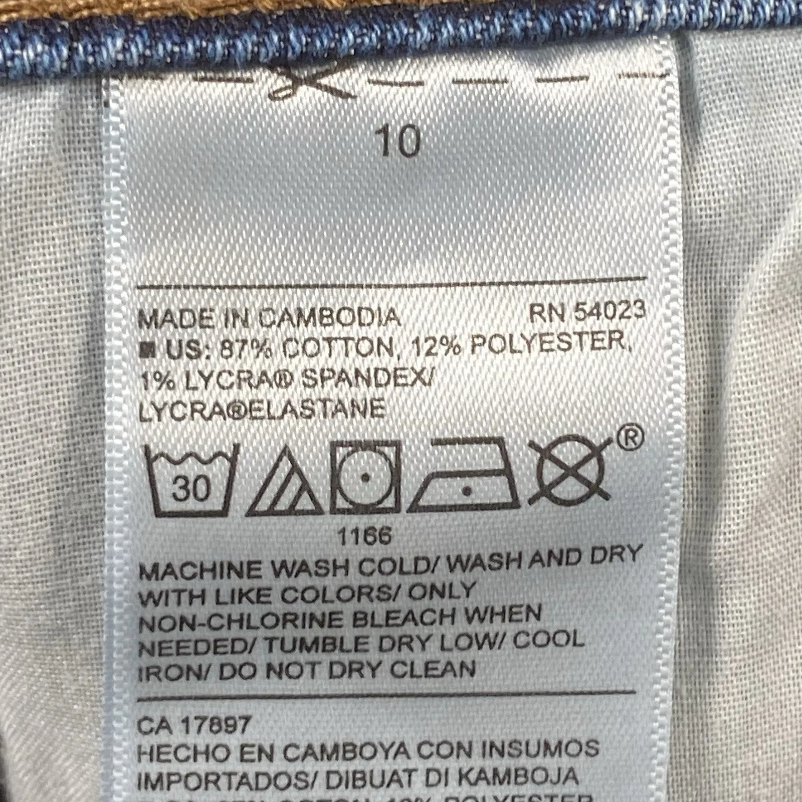 Old Navy Shorts Women's Size 10 Mid Rise Blue Jean Denim Cuffed Hem - Image 4