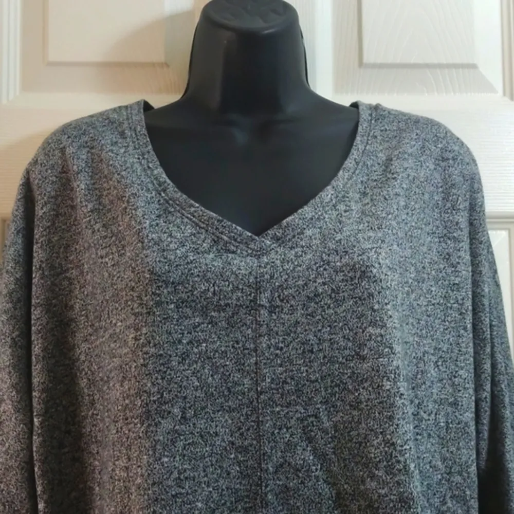 Old Navy Charcoal Gray V-Neck Sweater Size Large EUC #1852 - Image 3