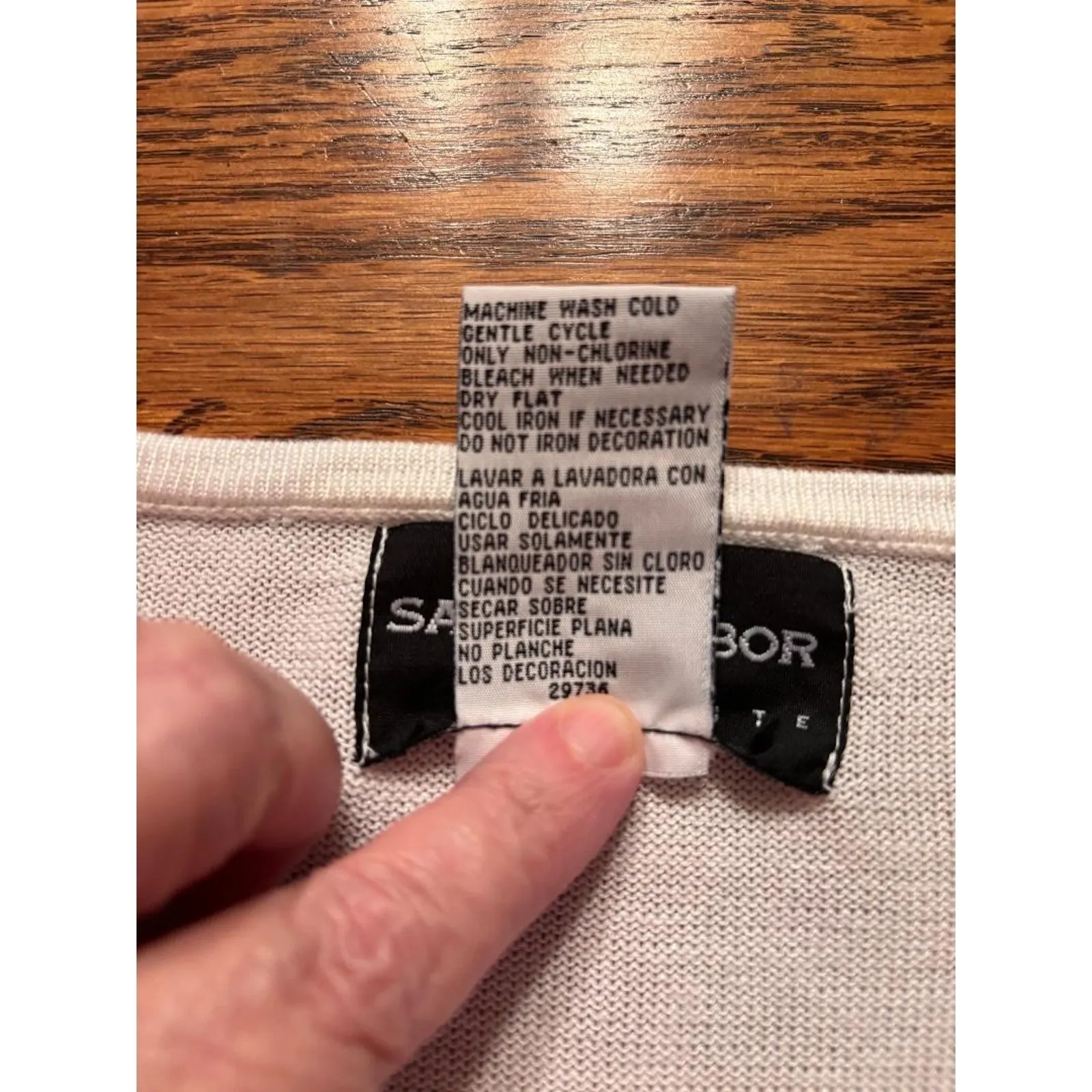 Sag Harbor Petite Sweater Cardigan White w/embroidered flowers Long Sleeve Large Size undefined - Image 5