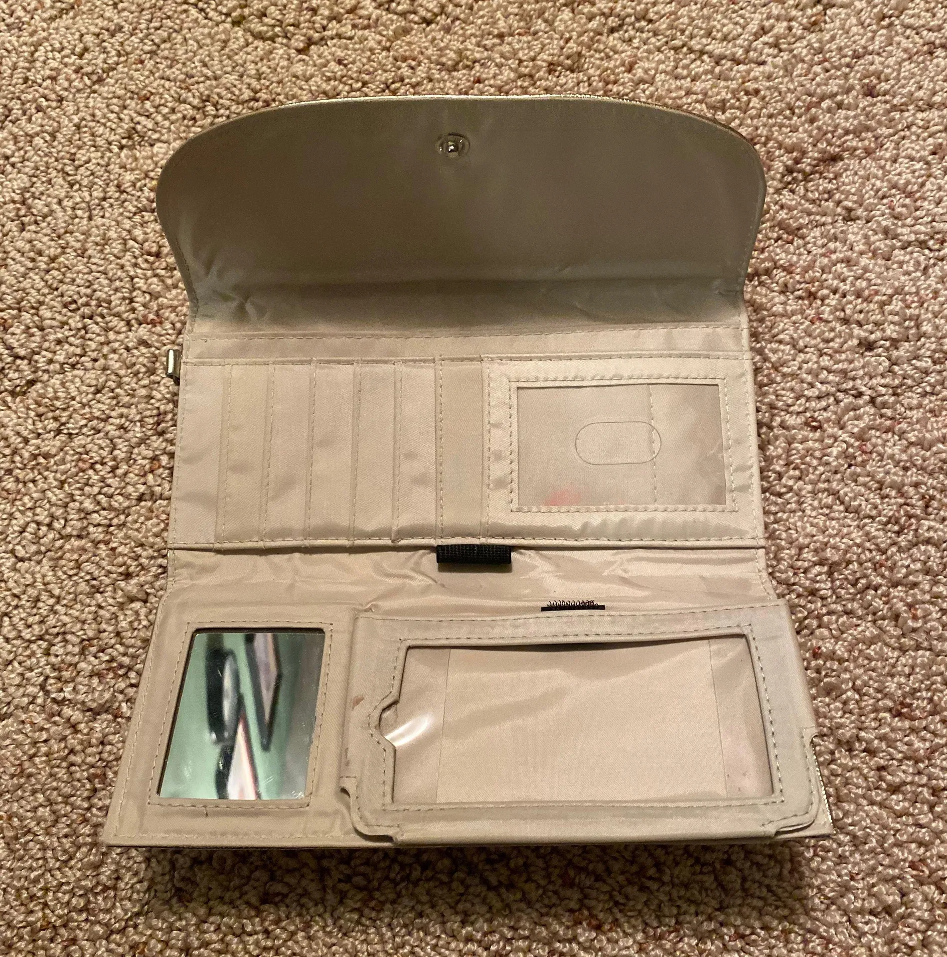 ‼️Gold Trifold Wallet‼️ Gold - Image 3