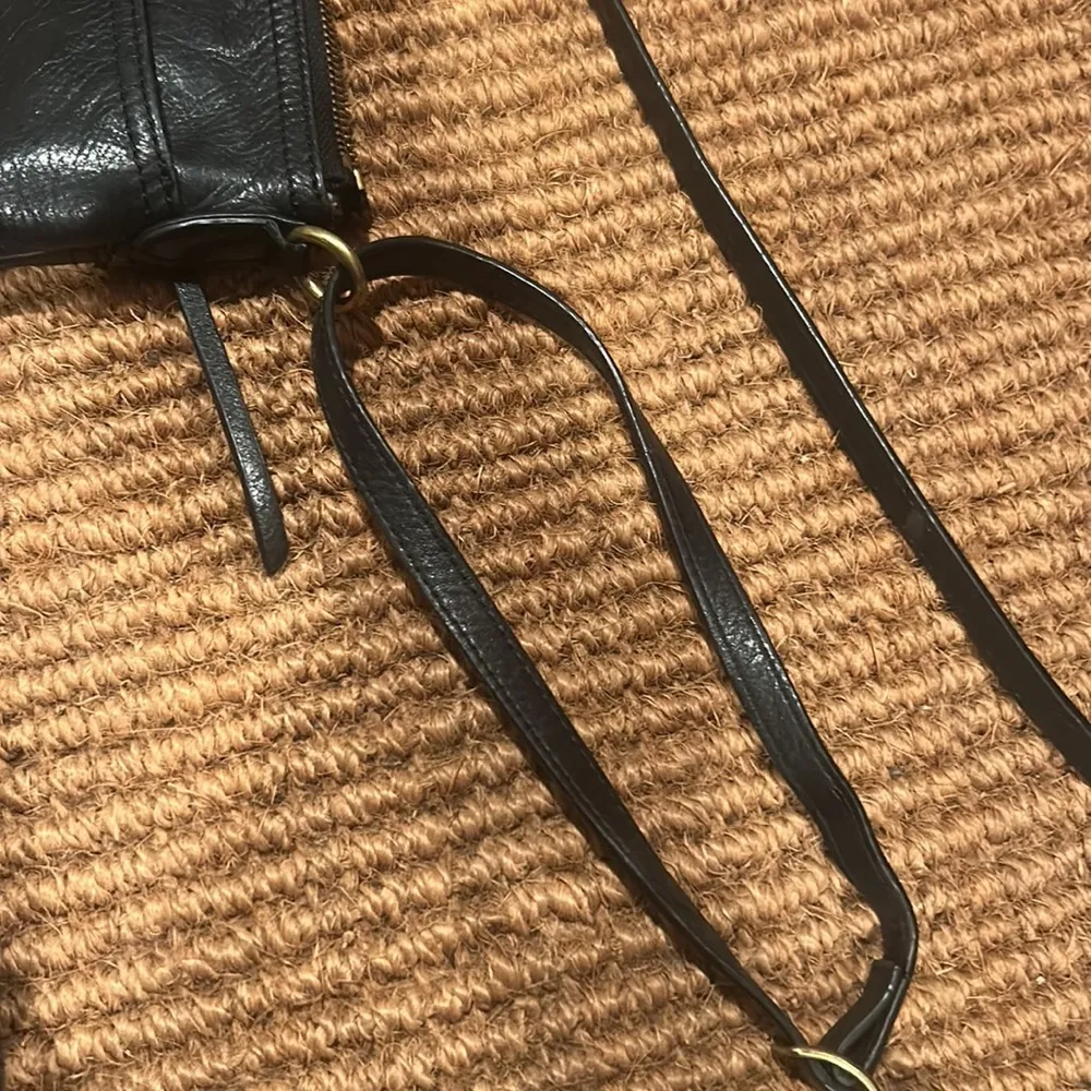 Margot New York Black Leather Dual Pocketed Crossbody Bag - Image 5