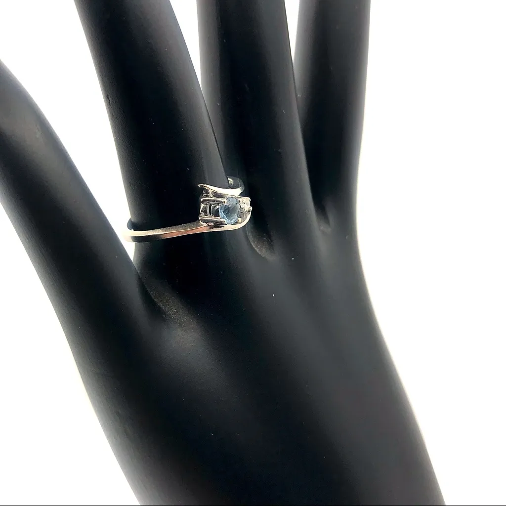 10K SOLID WHITE GOLD GENUINE BLUE TOPAZ & GENUINE DIAMOND RING (6.5) - Image 3