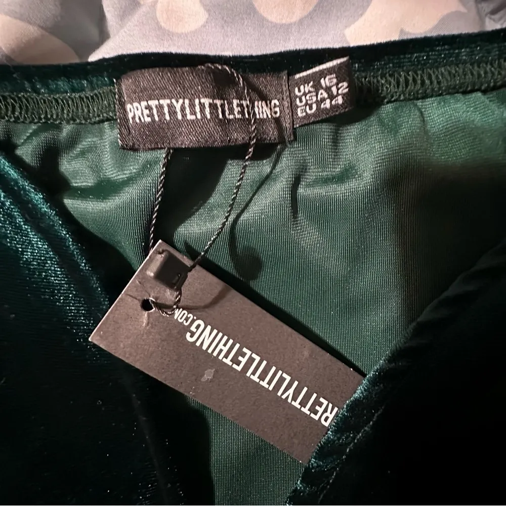 EMERALD GREEN BONING DETAIL VELVET BANDEAU JUMPSUIT Size 12 - Image 5