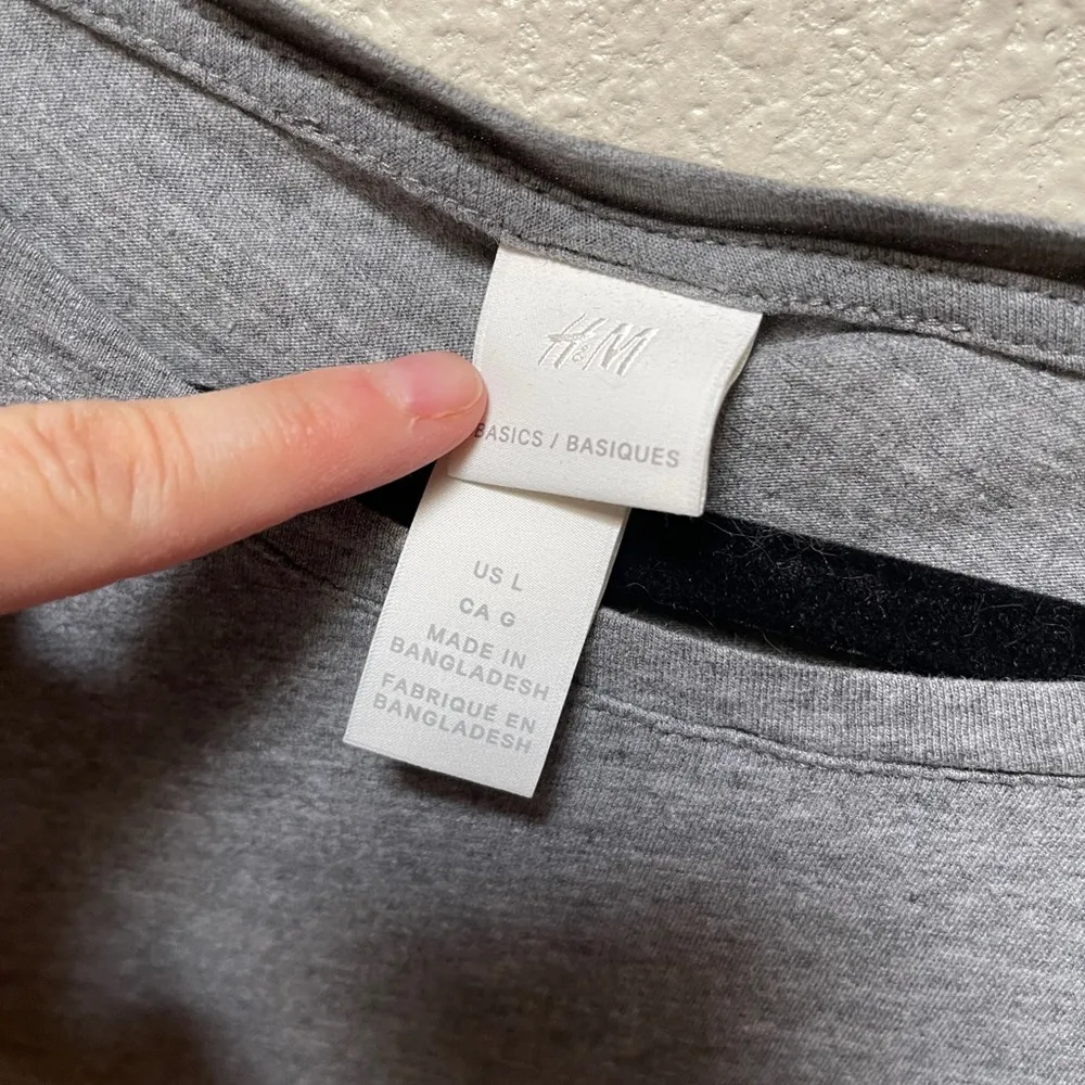 H&M grey t shirt size Large - Image 2