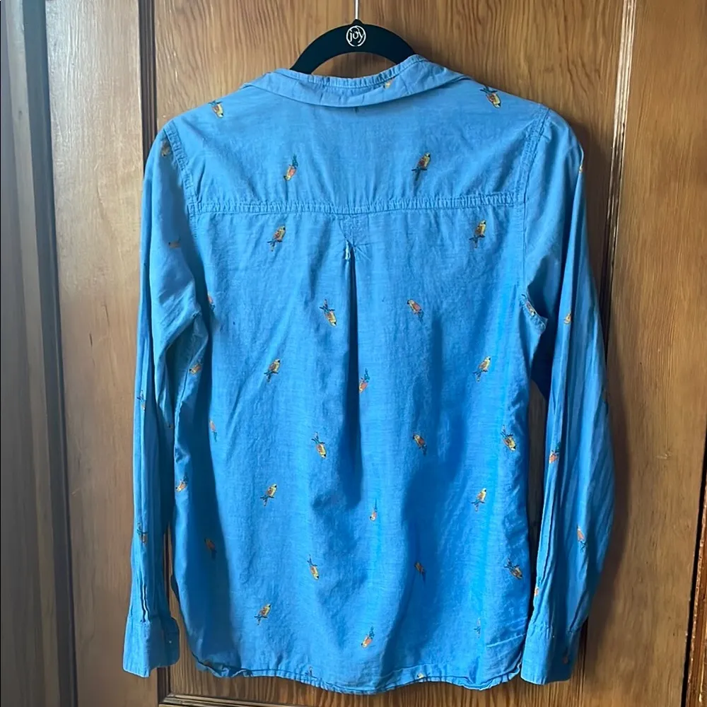 Old Navy “The Classic Shirt” Button-Up Shirt Chambray with Printed Parrots - Image 4