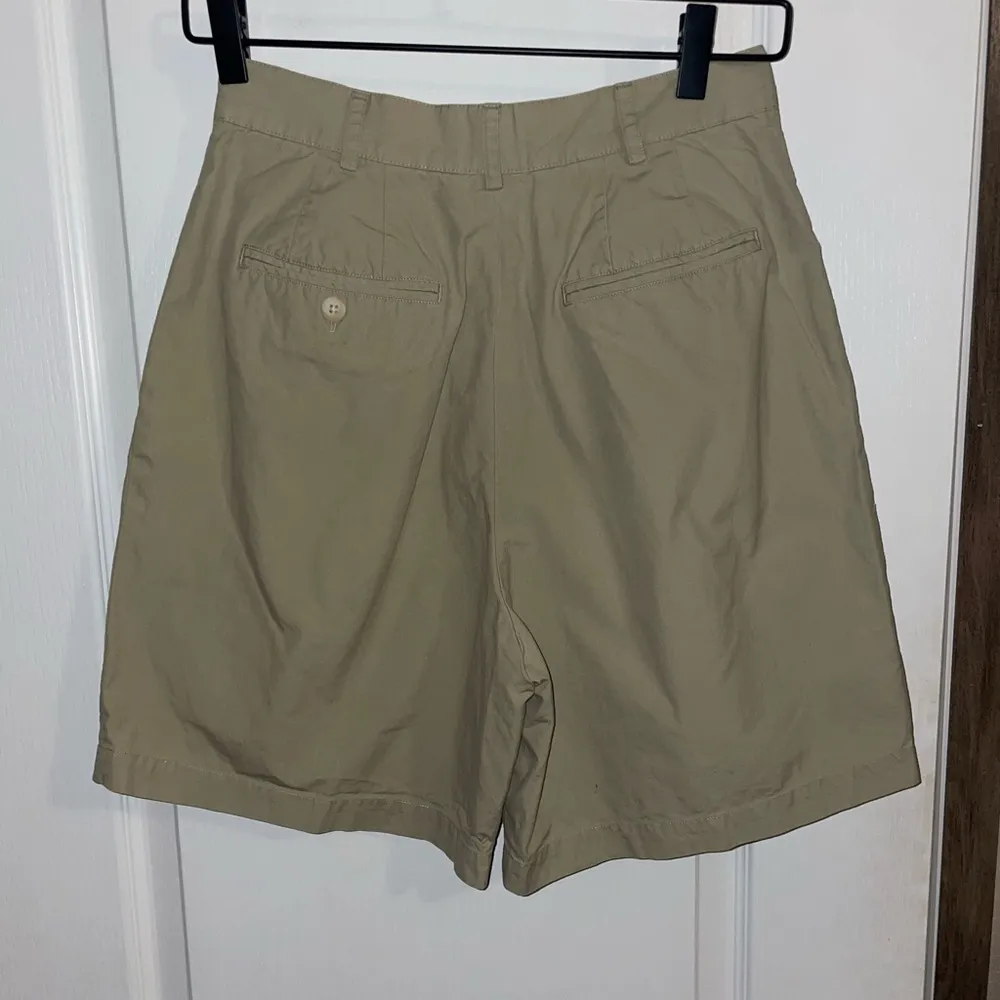 Polo by‎ Ralph Lauren Women’s Pleated Khaki Shorts Size 6 - Image 2