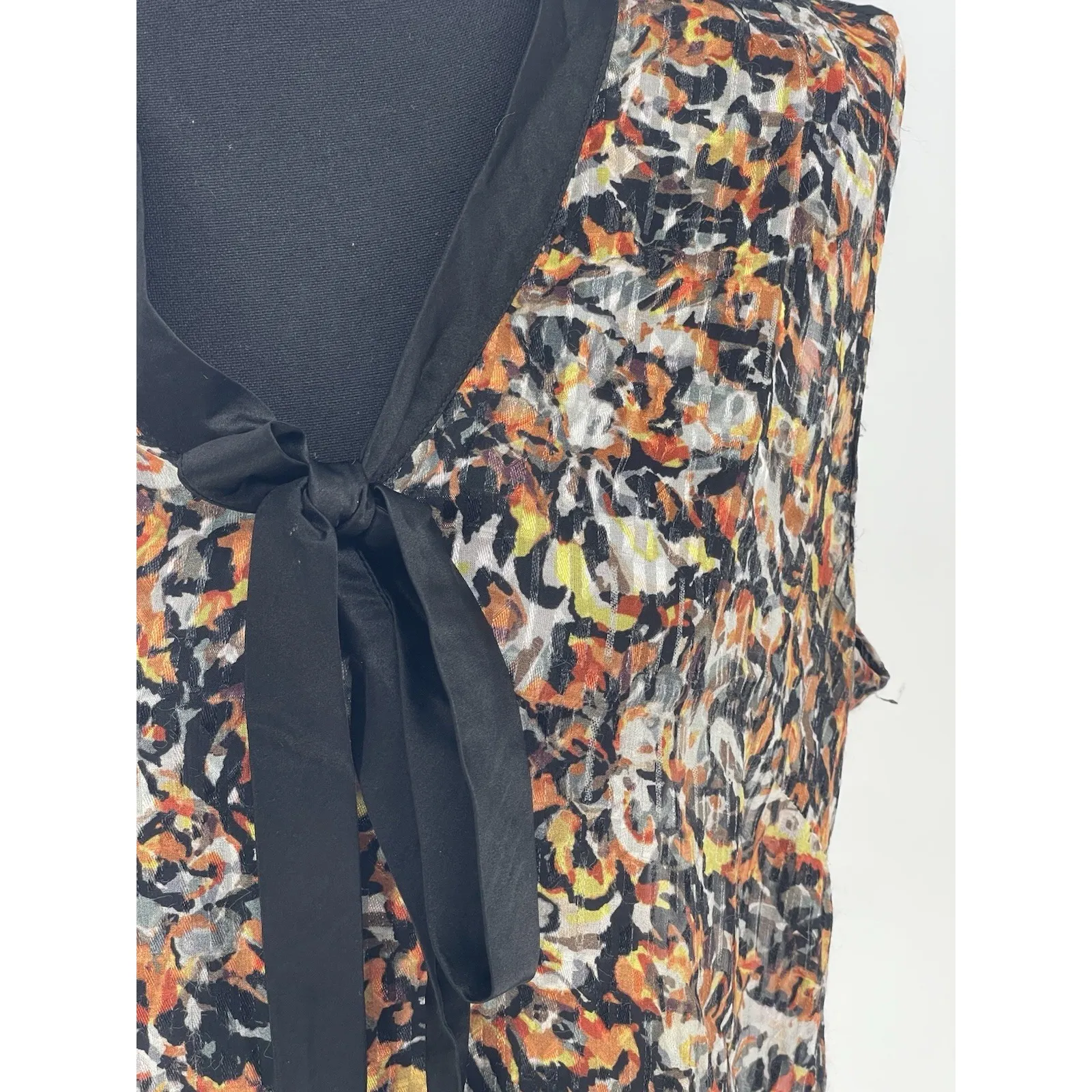 ROBERT GRAHAM Natural LULU Orange Black Floral SILK Women's Size M Top Bin11 - Image 2