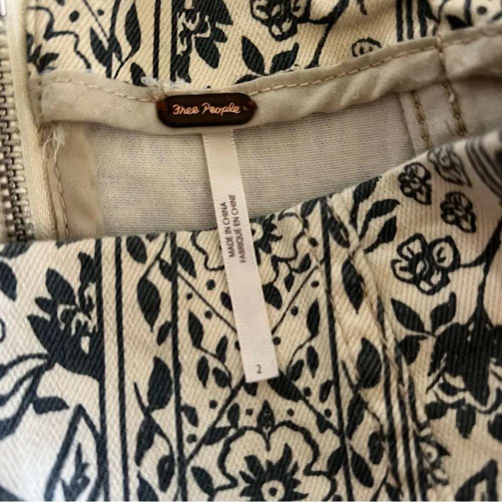 ☀️ Free People Modern Femme Denim stretch floral Miniskirt blue/off white sz 2 - Image 9