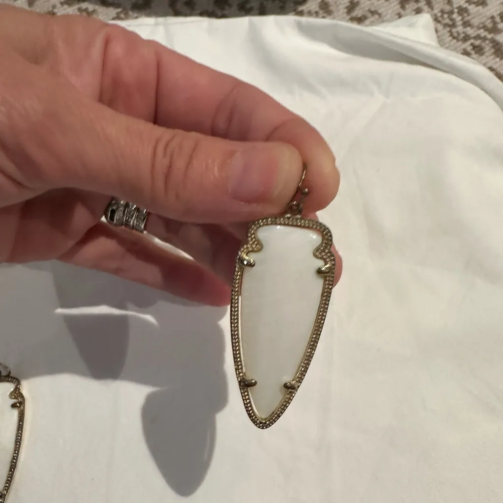 Kendra Scott Gold and White Teardrop Earrings - Image 3