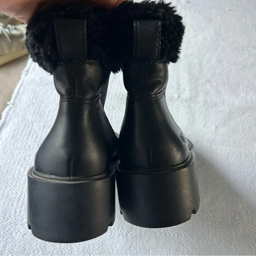 UGG Czeriesa Women's Black Boots - Image 3