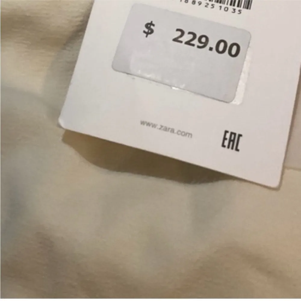 Zara cream off shoulder jumpsuit
LIMITED EDITION! NWT - Image 3