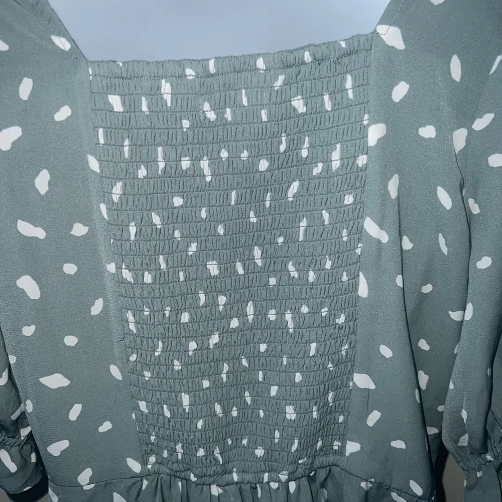 ABERCROMBIE &  FITCH Size Medium MIDI-Length Short Sleeve Dress with Ruching - Image 7