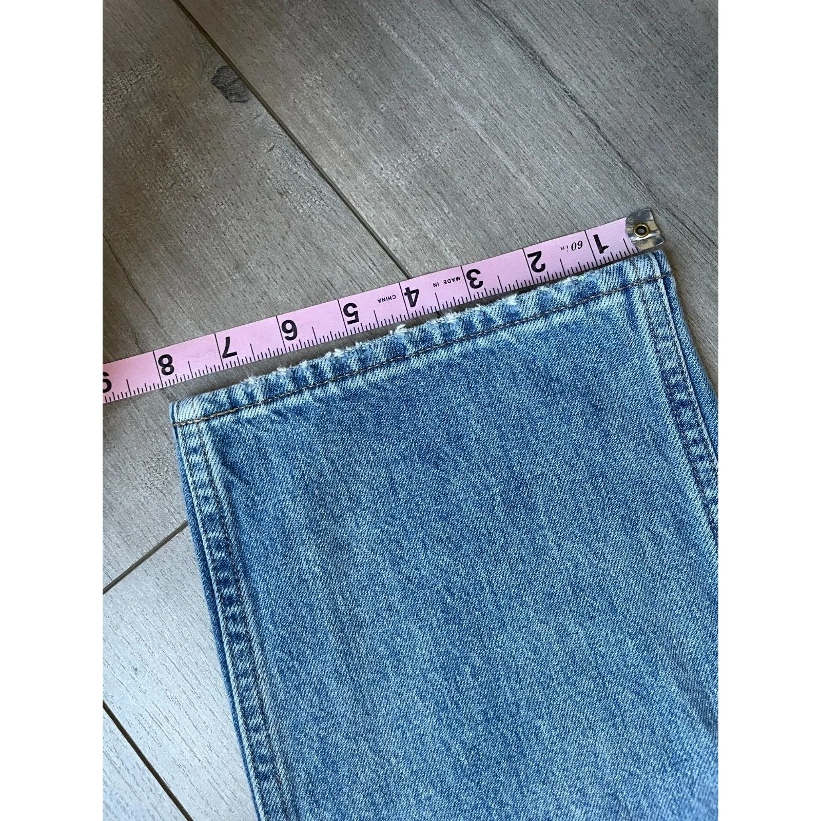 ARITZIA DENIM FORUM The 90s EDIE Low Rise Cargo JEANS size 24 - Image 4