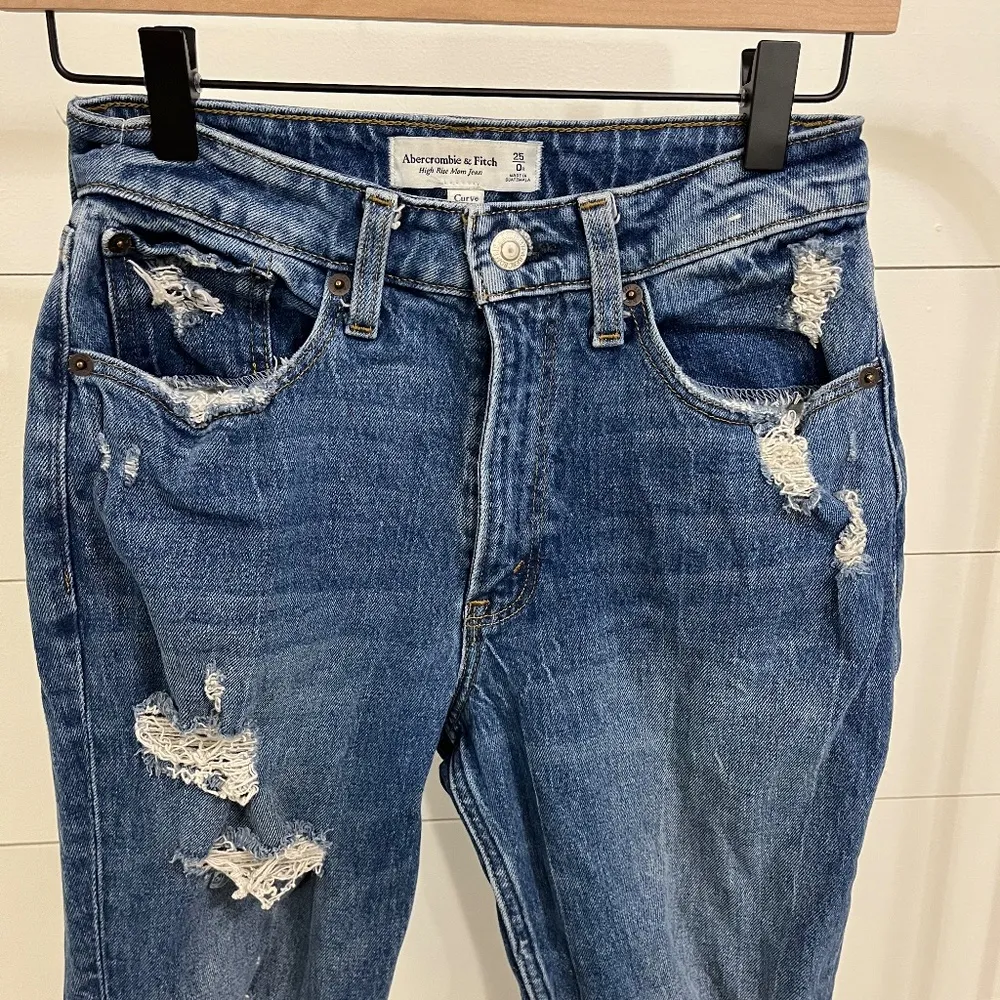 Abercrombie & Fitch | High Rise Mom Jean  | Curve Love - Image 3