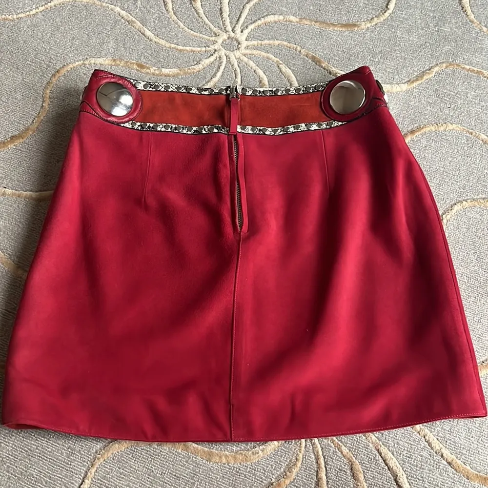 🆕 Roberto Cavalli | | Red Suede Mini Skirt Silver Buttons Snake Size 38 IT - Image 7