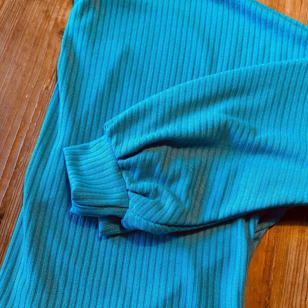 Turquoise Blue Slightly Cropped Crewneck Ribbed Top L 8/10 Long Dolman Sleeve Size L - Image 9