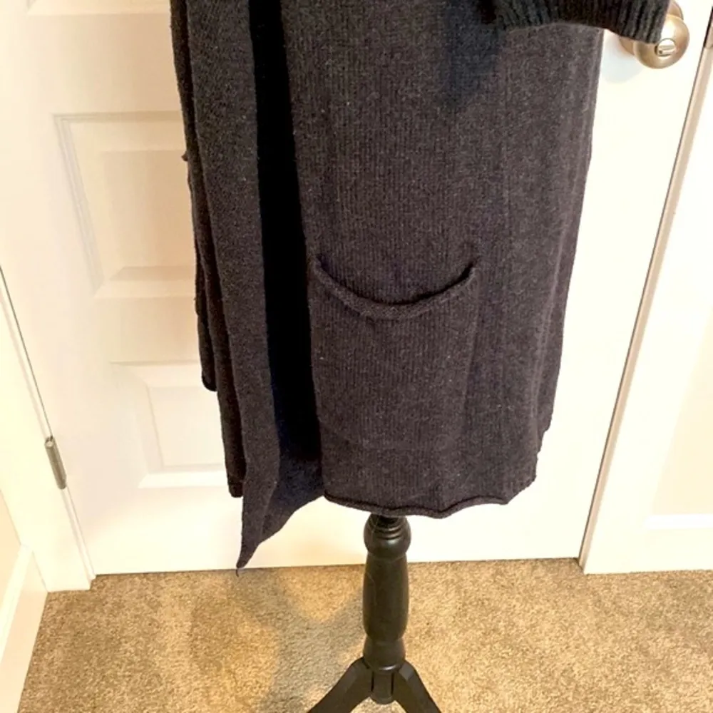 Gap| Dark grey over sized short sleeve cardigan sweater - Image 2