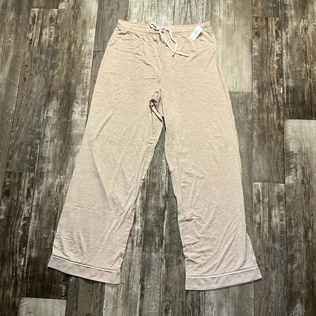 GAP Women's Extra Soft Pajama Pants - Cream Size Small - Image 9