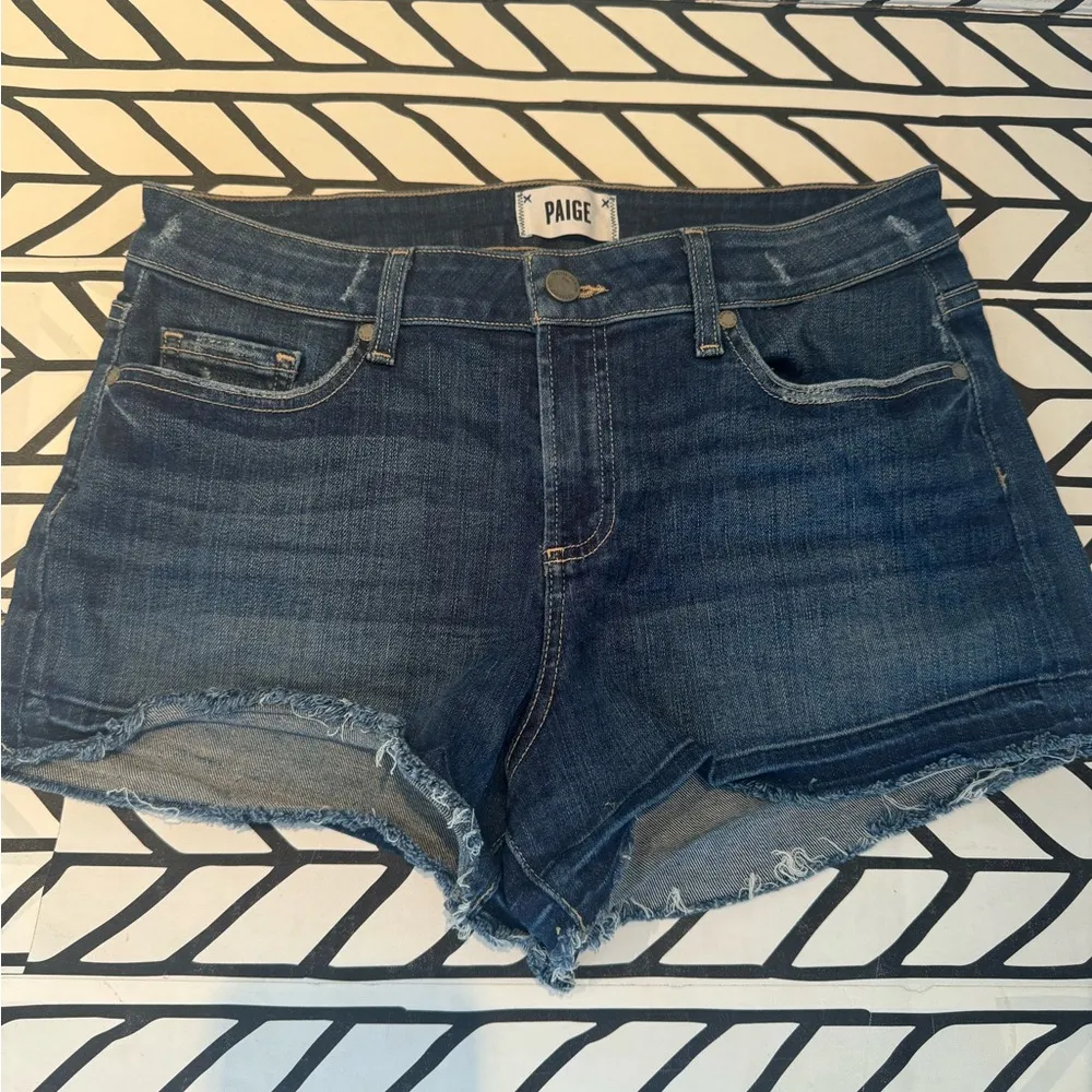 Paige Daryn Raw Hem Denim Shorts size 29 - Image 2
