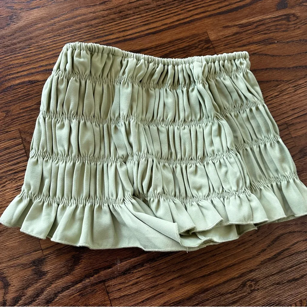 Princess Polly  Green Smocked short - Image 4