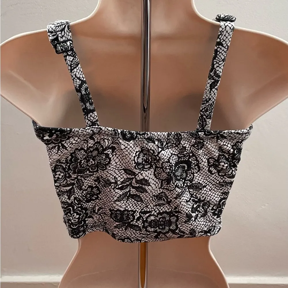 The Arte by Zenana lace black & white zip front bustier corset crop top, size S - Image 2