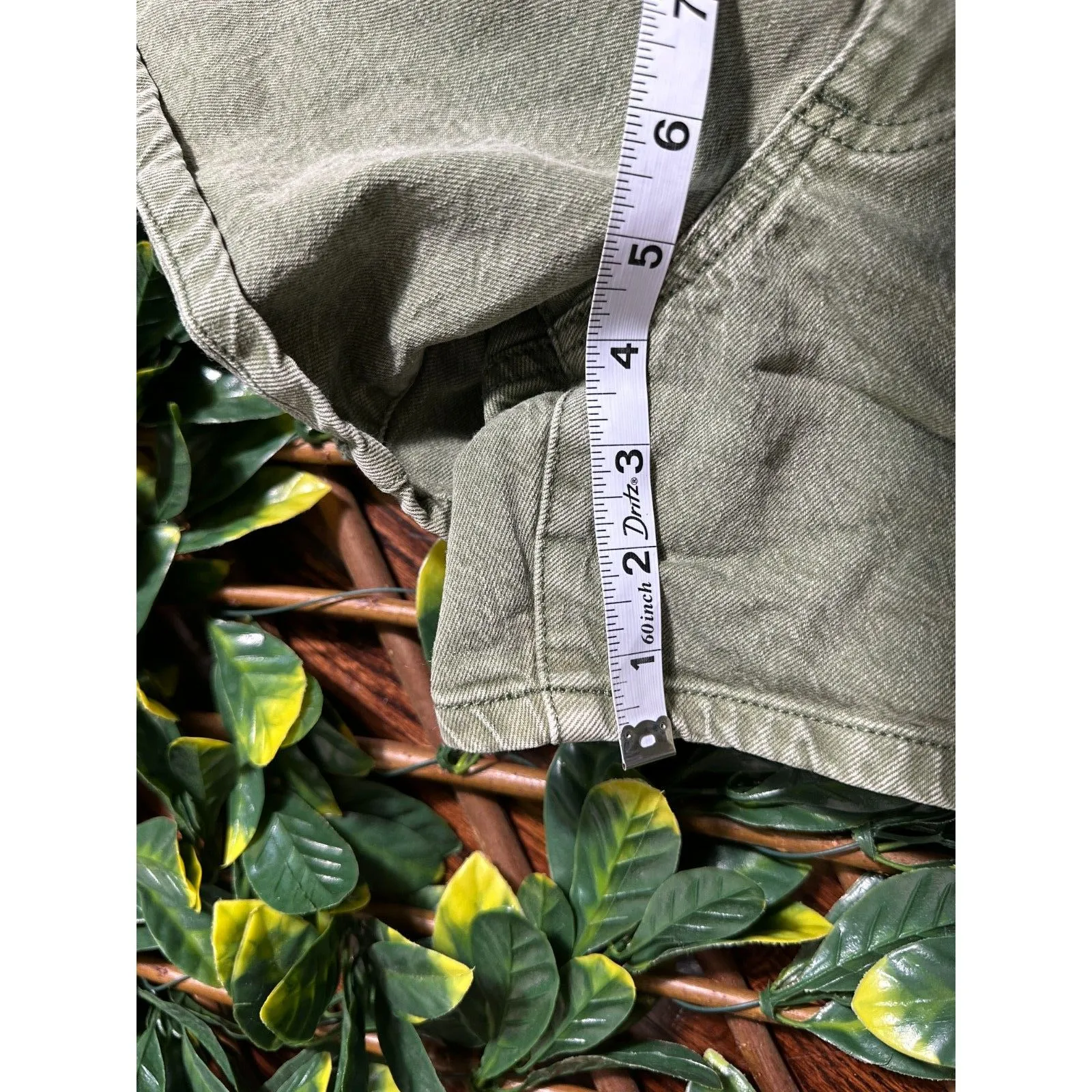 Universal Thread Green High Rise Midi Shorts Size 8 - Image 10