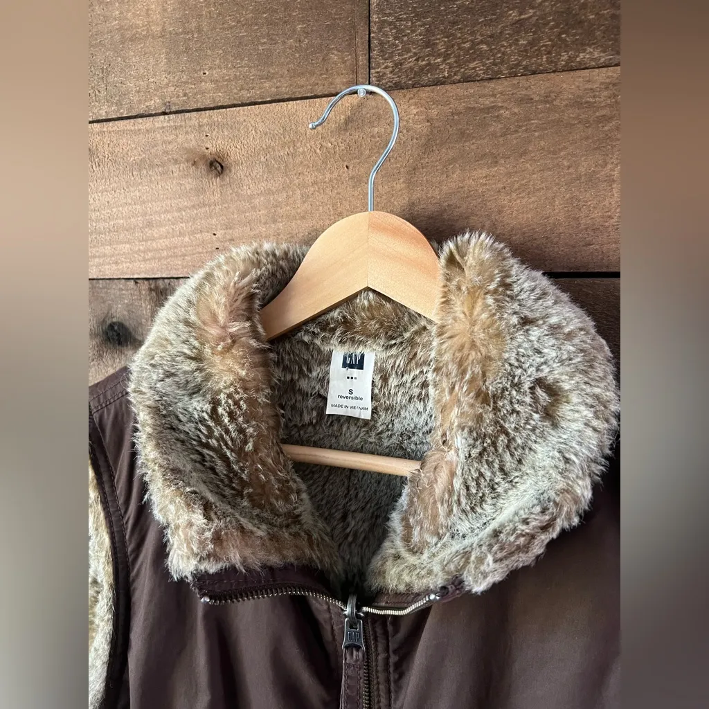 Y2K GAP Reversible Faux Fur Puffer Vest Brown Fuzzy Sherpa Zip Up - Image 12