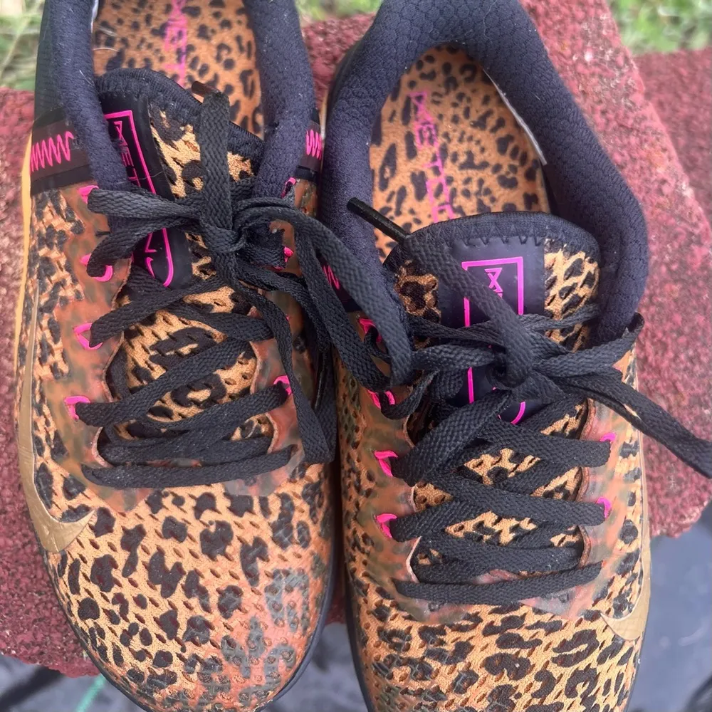 Nike Women’s Size 5.5 Leopard Print  Sneakers - Image 8