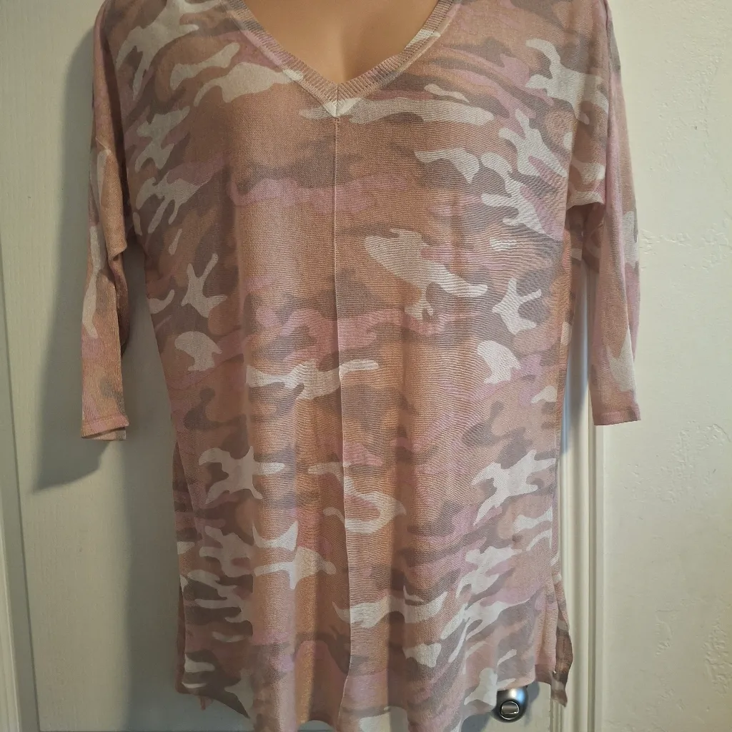 Lane Bryant 14 16  Pink Camouflage  V-Neck Top NWOT - Image 7
