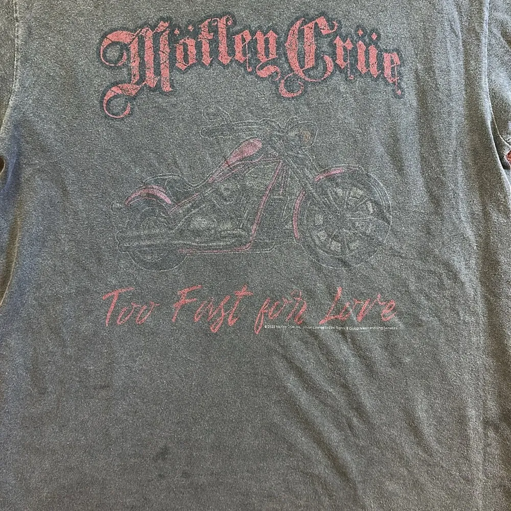 MOTLEY CRUE MOTOTCYCLE FADED GRAPHIC TEE - Image 2