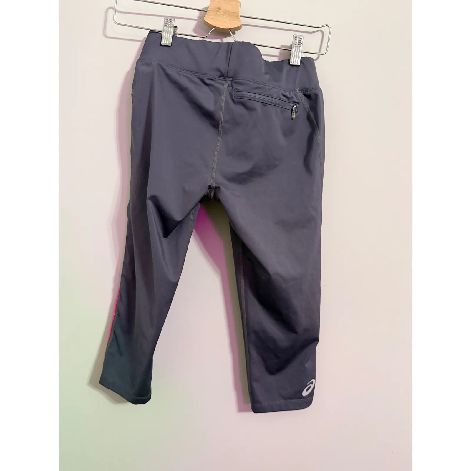 ASICS Women's Gray Pink Athletic Capri Leggings‎ Sz S Activewear Workout - Image 4