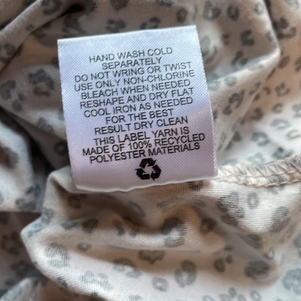 Pink Rose v- neck ruched crop tummy leopard print top - Image 8